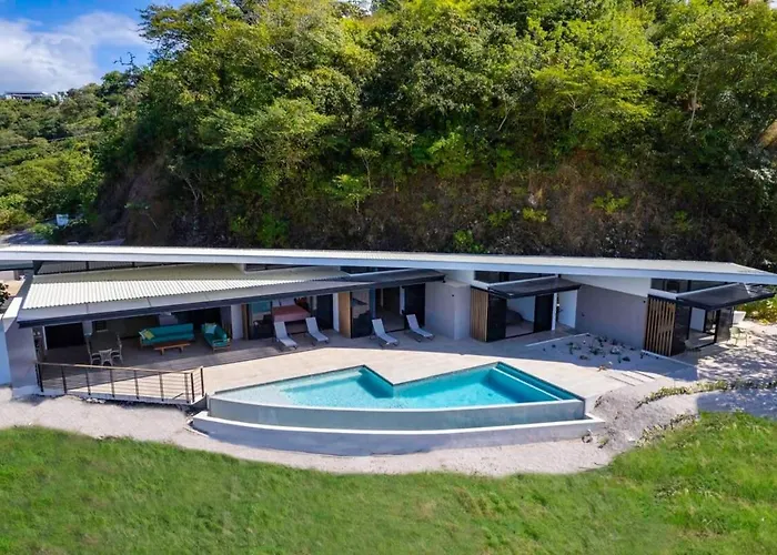 Сasa de vacaciones Luxurious Ultramodern With Private Suites, Infinity Pool, And Sweeping Ocean And Mountain Views