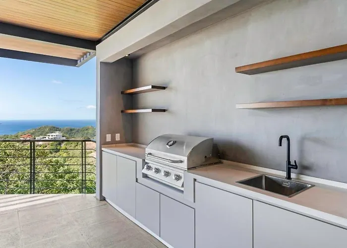 Luxurious Ultramodern With Private Suites, Infinity Pool, And Sweeping Ocean And Mountain Views Сasa de vacaciones *
