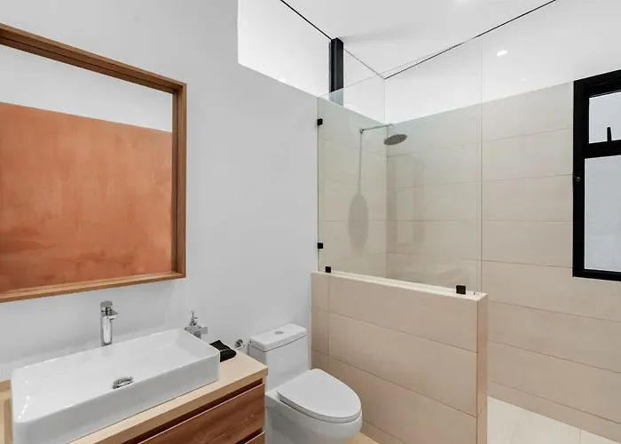 Luxurious Ultramodern With Private Suites, Infinity Pool, And Sweeping Ocean And Mountain Views Сasa de vacaciones *