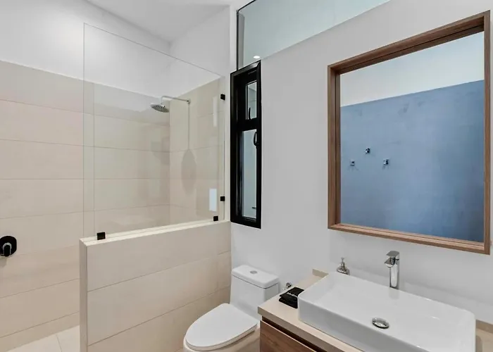 Luxurious Ultramodern With Private Suites, Infinity Pool, And Sweeping Ocean And Mountain Views Сasa de vacaciones