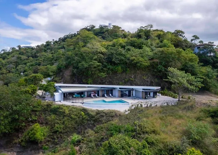 Luxurious Ultramodern With Private Suites, Infinity Pool, And Sweeping Ocean And Mountain Views *