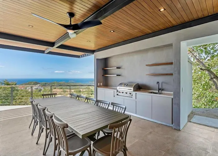 Luxurious Ultramodern With Private Suites, Infinity Pool, And Sweeping Ocean And Mountain Views *