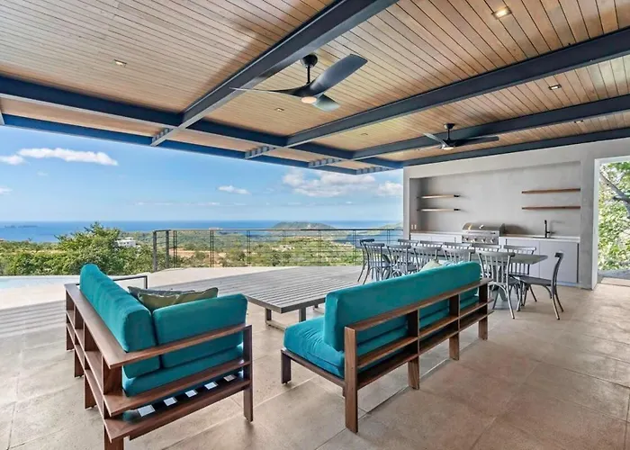 Luxurious Ultramodern With Private Suites, Infinity Pool, And Sweeping Ocean And Mountain Views