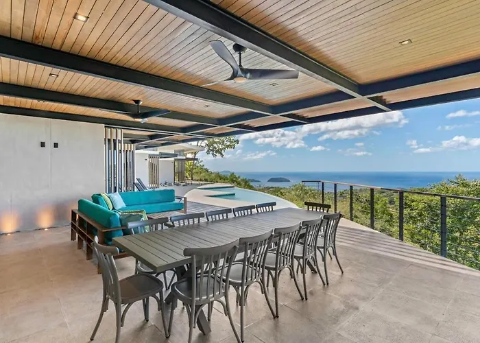 Luxurious Ultramodern With Private Suites, Infinity Pool, And Sweeping Ocean And Mountain Views *