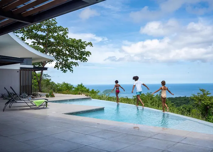 Luxurious Ultramodern With Private Suites, Infinity Pool, And Sweeping Ocean And Mountain Views *