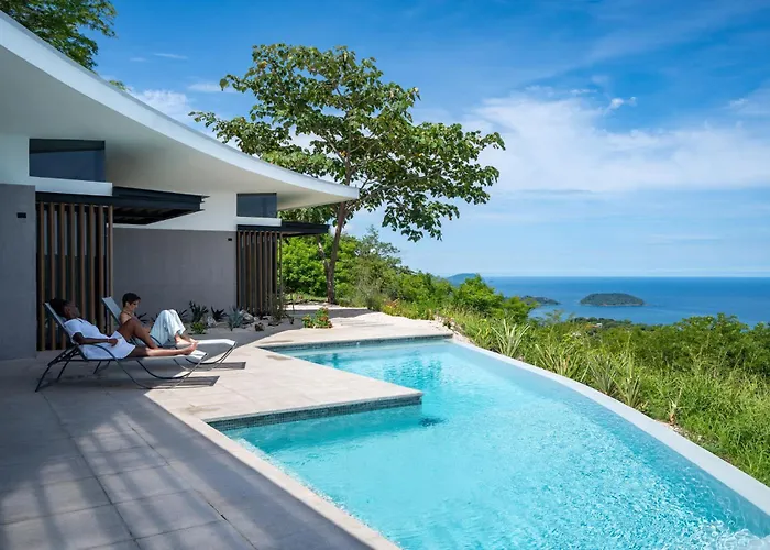 Luxurious Ultramodern With Private Suites, Infinity Pool, And Sweeping Ocean And Mountain Views